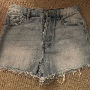 PacSun women’s vintage high rise denim shorts in size 26.
